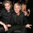 [펌] Kelly Clarkson Photobomb Wins the Grammys 이미지