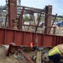 고속도로 공사 중 상단 붕괴 이미지