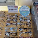 안경을 찾는 사람들 이미지