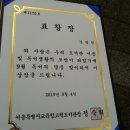 도서관 서가에 꽂혀있는 주영숙작가의 작품 이미지