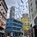 blue yellow house 이미지