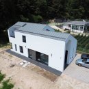 숲속의 하얀집 이미지