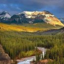 Autumn Scenery Crescent Falls,Alberta,Canada 이미지