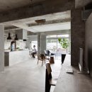 미완성 처럼 보이는 도쿄아파트 인테리어 G Studio Architects creates unfinished aesthetic in Tokyo loft apartment 이미지