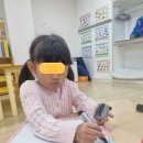 하얀뜰어린이집 | 한여름 8월 8일 아기 얼굴 백반증 의심? 피부과 우드등 검사 및 에스트라 크림 정착기