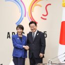 &#34;극우&#34;VS &#34;좌익&#34; 정상 회담에서 보이는 한일 간에 대립, 여유 없는 실정 / 11/17(월) / Wedge(일본) 이미지