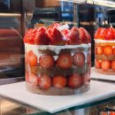 동백공원 공영주차장 내 | 해운대 부산당 베이커리 카페 | 딸기언덕 케이크 예약 방법, 자갈치먹물빵 선물세트 구매한 솔직 후기