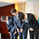 An enormous data heist may dim Koreans’ love affair with credit cards 이미지
