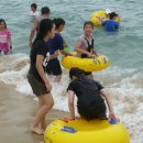 10년 8월3일 여름비젼 제자캠프-강릉 경포대 해수욕장에서 드디어 수영시작(2) :쌀쌀한 날씨지만 짜릿한 순간들 이미지