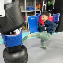 멘토 태권도 하는 아이들 이미지