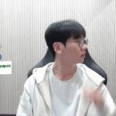 T1 현준이하고 어색하게 악수하는 T1 현준 gif 이미지