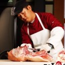 돼지잡는농부 이미지