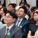 [사진] 윤석열 대통령 기념사에 눈물 흘리는 탈북민들 이미지