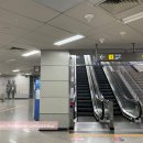 구반포역 2번출구 엘리베이터 옆 이미지