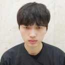 머리만지는남자
