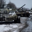 20년 된 보급식량·군용차량 부수고 항복한 병사..꼴사나운 러시아군 이미지