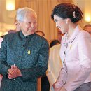 태국 정부 홍수 공로자 위문공연 개최 : 왕실 측근 인사들도 참석 이미지