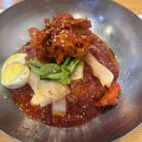 복돈우 거창함흥냉면 | 이수역 남성시장 맛집, 경복궁함흥냉면 – 시장 골목 속 냉면+떡갈비 세트 조합