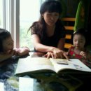 책 읽어주는 엄마 이미지