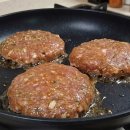 “이 가루 한 스푼 넣었더니…” 아이들이 밥 세 공기 비운 떡갈비 비법 이미지
