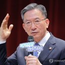 도망가는 정성호 붙잡는 이재명...시험대에 오른 38년 우정 이미지
