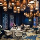 '노택스 와인' 쇼핑 <b>홀릭</b>… "이래서 <b>로맨틱</b>" 홍콩여행의 매력