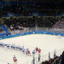 문이 열리고 음악이 시작된다 이미지