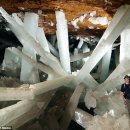 Discovered by chance, the secret Mexican crystal caves big enough to drive a car through 이미지