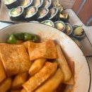 처음 먹은 날부터 단골 예약, 김밥, 닭강정 조합에 미쳤던 닭장수 김밥 홍대점 후기