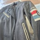 다온클리닝 | 색이 바랜 여성 바이크 자켓 전체 복원 염색, 진회색·빨강·파랑·흰색 완벽 재생 후기