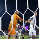 [안양 vs 서울] 김정훈 키퍼 차징 관련 체크해봤지만 골인정됩니다.gif 이미지