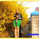2014년4월7일(월)남춘천초교 울타리에 피어 있는 개나리 꽃에서 - 목사님과 박영재비젼맨 인증샷 이미지