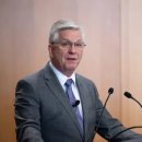 [Federal Reserve] 월러 이사, "금리인상 확률 = 금리인하 확률... 일단 현 금리 수준 유지해야" - 블룸버그 이미지