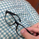 안경과 사람 이미지