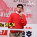 선거운동 기간 마이크 쥐어주니 폼 미친 사람 이미지