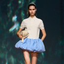 재미있는 패션 트렌드와 스타일링 이미지