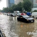 갑작스러운 폭우로 침수된 인천 시내 도로 이미지