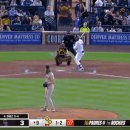 헤이더를 구하는 MLB 샌디에이고 유격수 김하성의 수비.gif 이미지