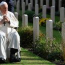 위령의 날: 교황, 전쟁으로 “짧은 생을 마감한” 이들 위해 기도 이미지