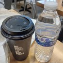 스프라우츠 로스트 비프 샌드위치 &amp; 프레스 다크 로스트 커피 (Sprouts &amp; Press Coffee)