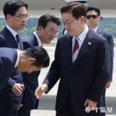 ‘정청래 90도 인사’에…이건태 “李가 정색하고 싫어하는 의전” 이미지