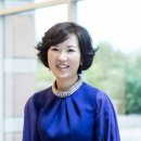 유선이 교수 에세이문예 편집간사 선임, 권대근 교수가 선임장 전달 이미지