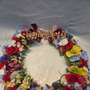 환희꽃플라워 | [ 대구 꽃집 / 해병대 꽃목걸이 / 정성플라워 ] 붉은 각을 세우다: 해병대 꽃목걸이에 숨겨진 '미학'과...