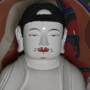 함안 장춘사 석조석가여래삼존좌상 이미지