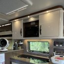 호수위의 하루 이미지