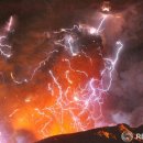 미야자키현과 가고시마현 사이에 위치한 신모에다케 &#39;화산 번개(volcanic lightning)&#39;가 발생 이미지