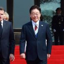 Lee, Macron hold summit 이재명 대통령과 마크롱 대통령, 양국 관계 심화 위해 정상회담 개최 이미지