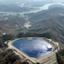 산 위에 호수 이미지