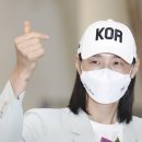 "文 감사인사 한번 더" 김연경 인터뷰 진행한 유애자 감독관 논란에 배구협회 게시판 '폭발' 이미지