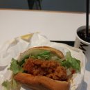 내리버거 | 범블 미국남과 완전 쫑나고 쓸쓸히 홀로 먹는 맘스터치 불싸이버거 후기